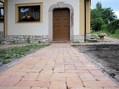 Weg pflastern mit Klinkerpflaster Rustikal (gekollert)